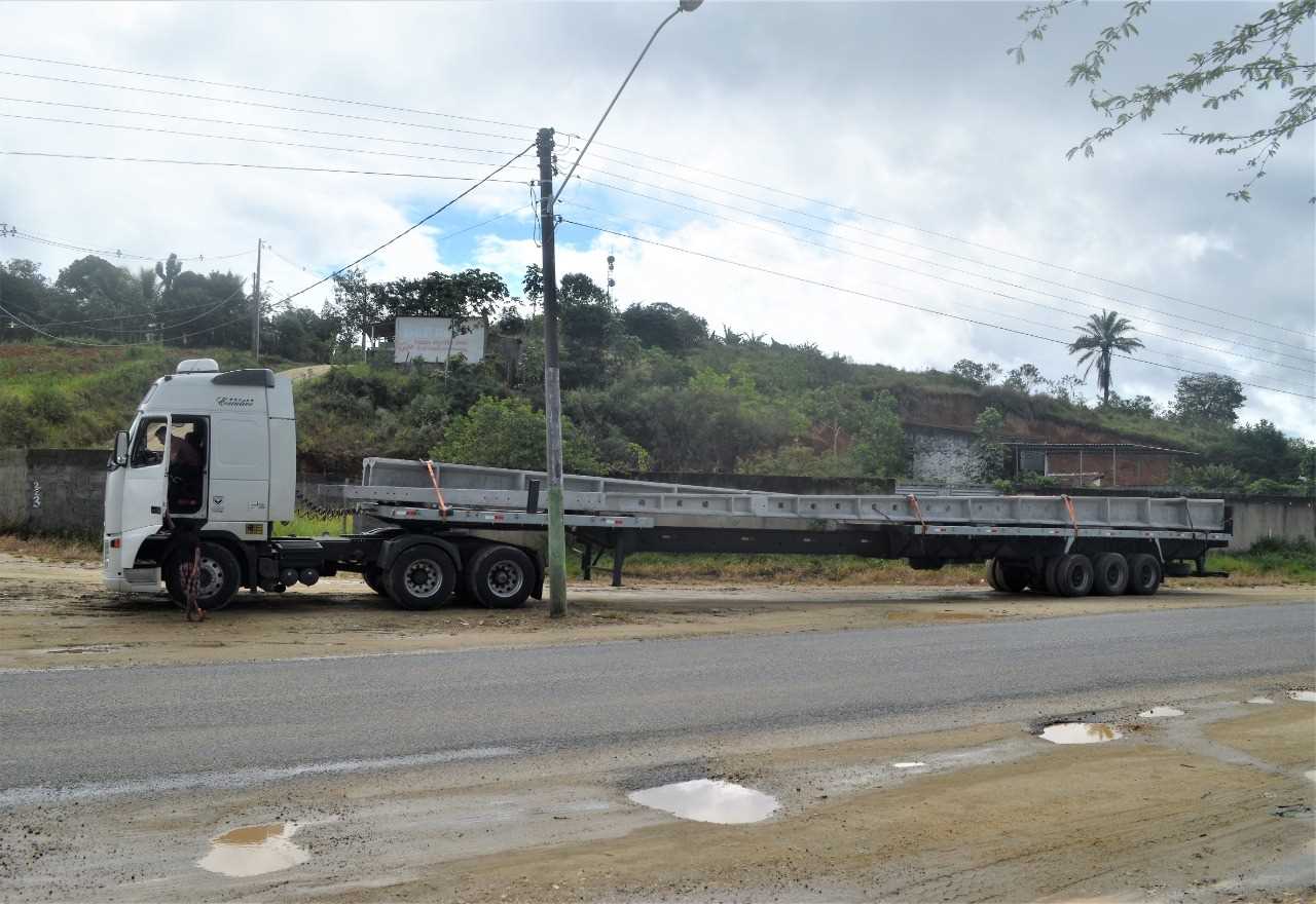 Camacã: Postes dos Refletores do Estádio Ribeirão já chegaram na cidade

